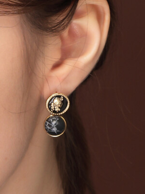 queen black earrings