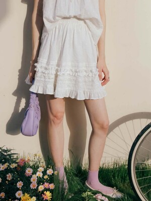 DD_White peach frill skirt