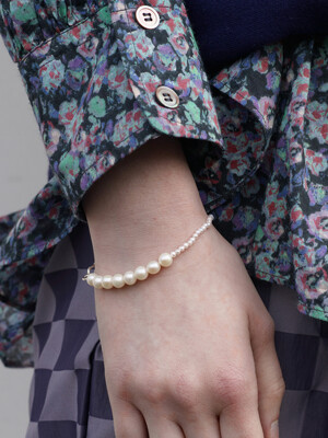 The mixed pearl bracelet