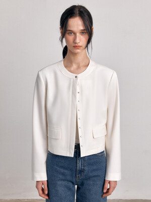 SNAP COLLARLESS CROP JK (IVORY)