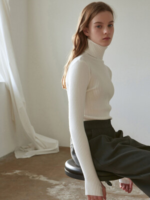 RIBBED TURTLENECK KNIT_WHITE