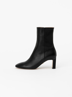Soleila Boots in Black