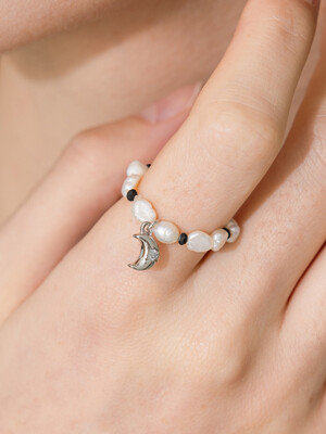 CKE401 Freshwater Pearl & Moon Point Ring