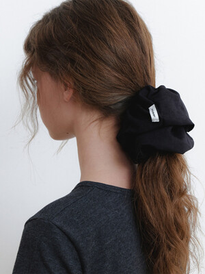 basic suede scrunch - black