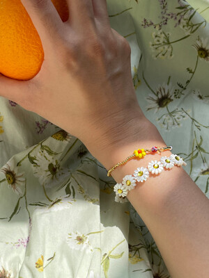 With Daisy Bracelet_01