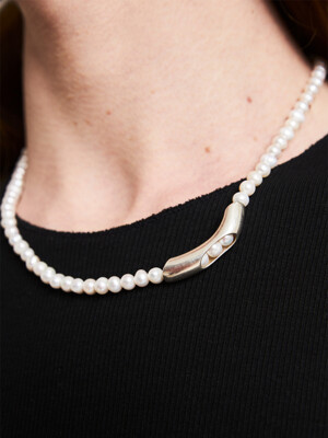 LOWL pearl pendant necklace
