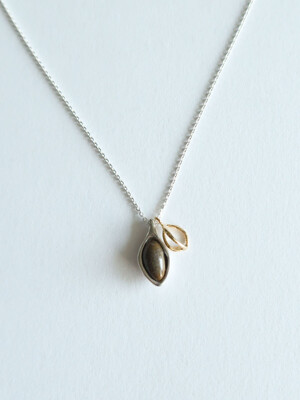 Bean pendant necklace [DOL wood 03]
