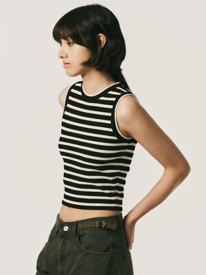 AR_Black and white striped top