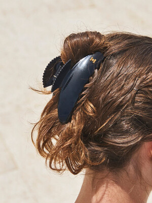 KOCHYLI HAIR CLAW [BLACK]