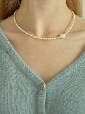 Silky Fresh Water Pearl Point Necklace