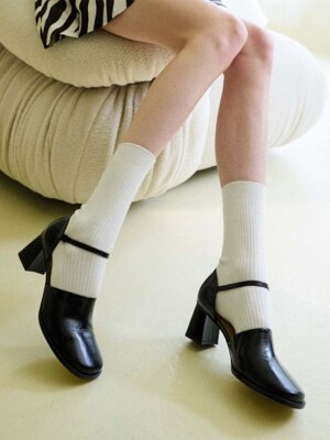 IS_221318 Round Strap Middle Heel(Black)