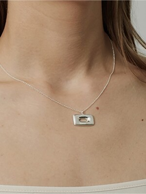 Curvy square necklace