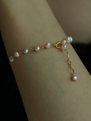 baby baroque pearl bracelet