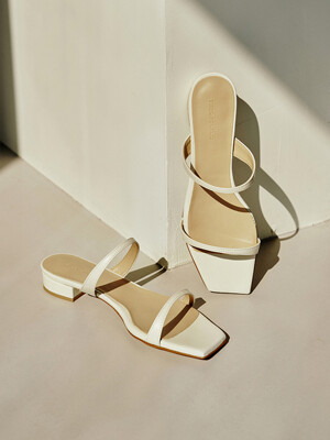 STRAP LEATHER FLAT SANDALS [IVORY]
