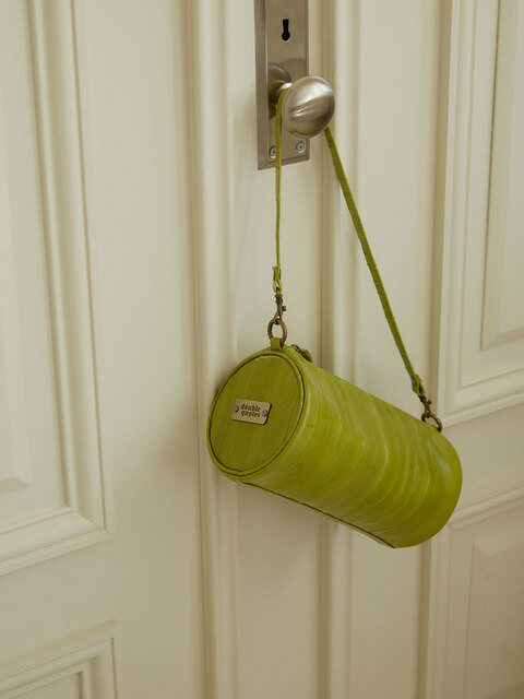 숄더백 - 더블쿼츠 (doublequotes) - Butter round shoulder bag (버터 라운드 숄더 백) Lime