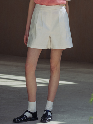 Side button point half pants(White)