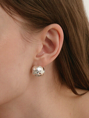 Hammer ball earring