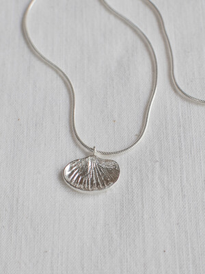 CLAM Necklace