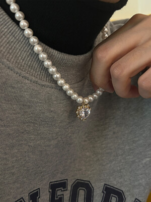 Glam Heart Pearl Necklace