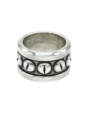 Eye spinner ring