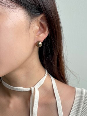 brown pearl earring
