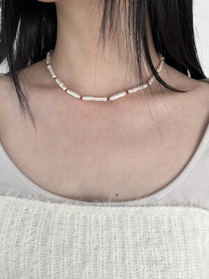 Stick pearl necklace