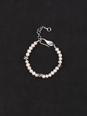 Struggle pearl bracelet