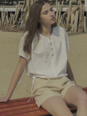 Curved shirring cotton blouse TISU02BL01_Ivory