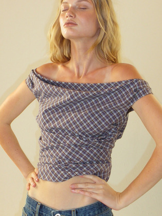 폴리수엠]RUCHED CHECK OFF-SHOULDER TOP, BROWN