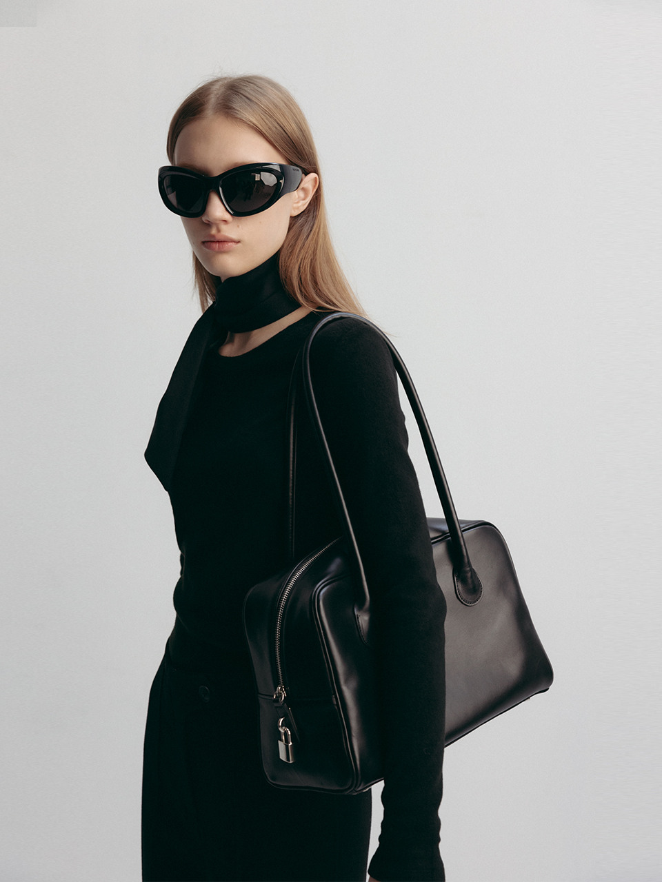 HARPER SQUARE TOTE LEATHER BAG (черный, GREY TAUPE)