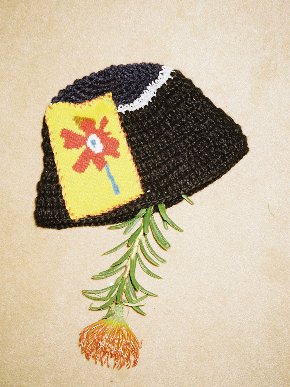 MISU A BARBE★韓国★人気★個性派★FLOWERING BUCKET ALL BLACK 미수아바흐브(MISU A BARBE) - 감도 깊은 취향 셀렉트샵 29CM