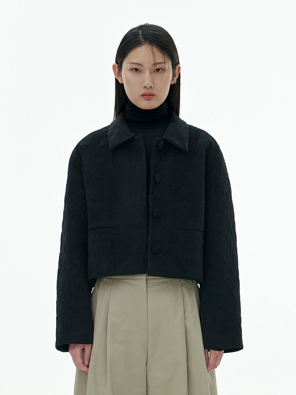아모멘토]FLOWER QUILTED VELVET JACKET (BLACK)