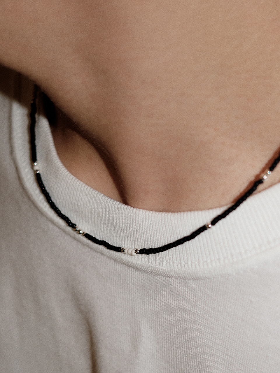 LOVE SKINNY BEADS NECKLACE BLACK (M)
