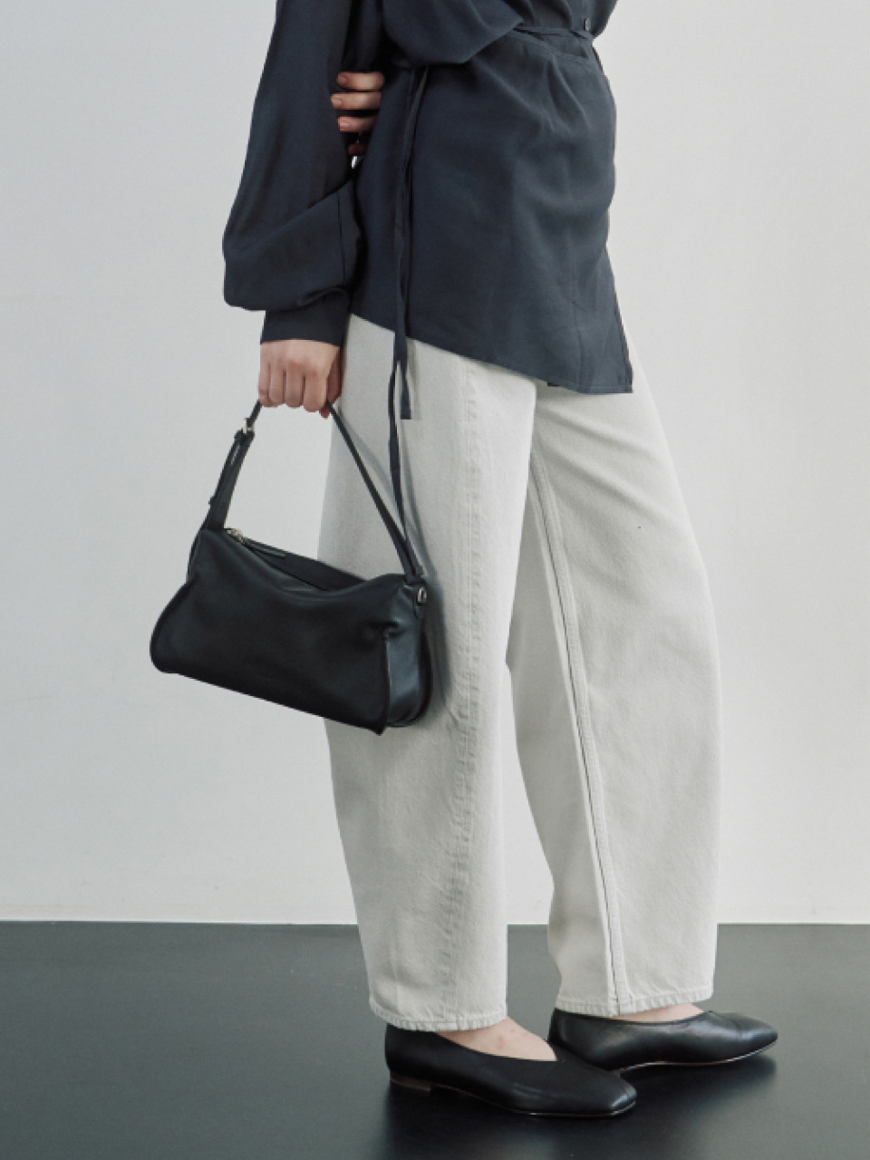 PILLOW TOTE BAG (SOFT BLACK)