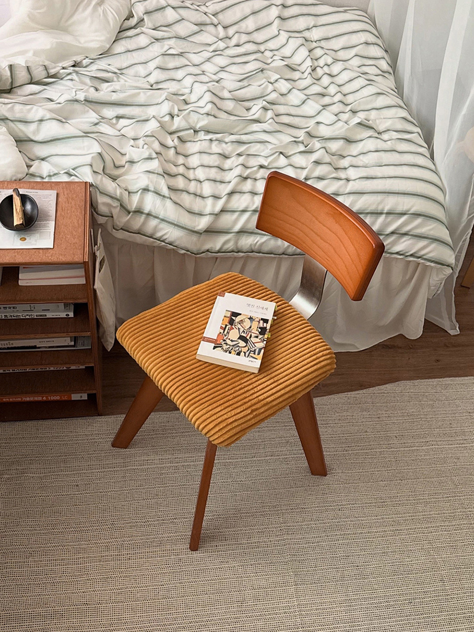 Caramel corduroy chair (карамельный вельветовый стул)