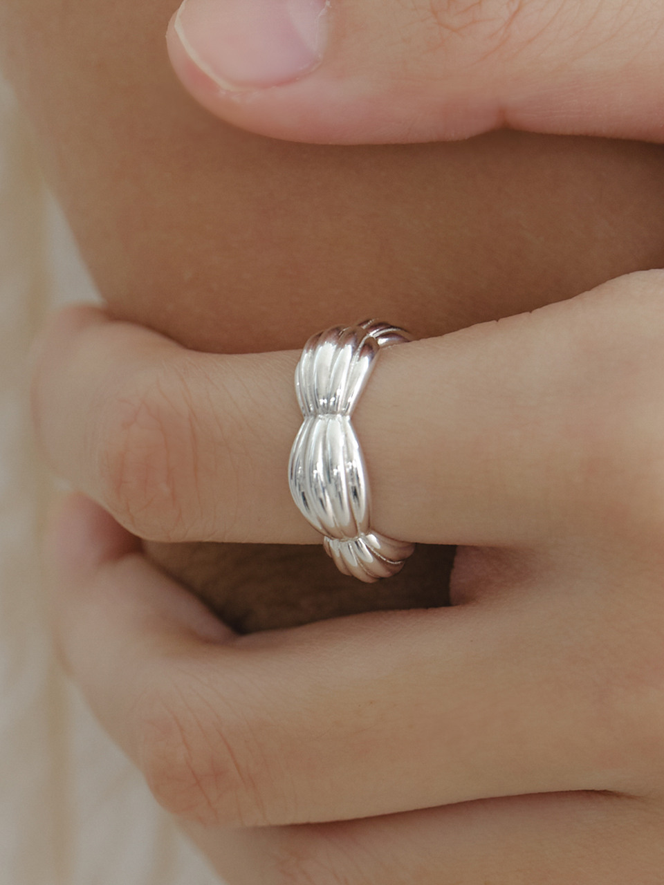 Bold halo ring