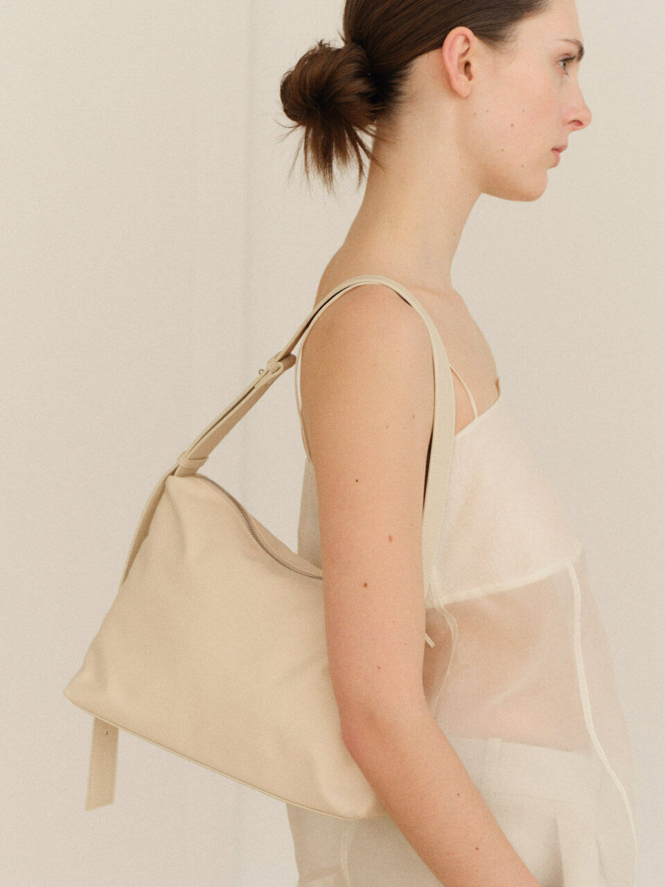 [ROH SEOUL]★ Rowie nylon shoulder bag (Ivory) Rowie shoulder bag Nylon