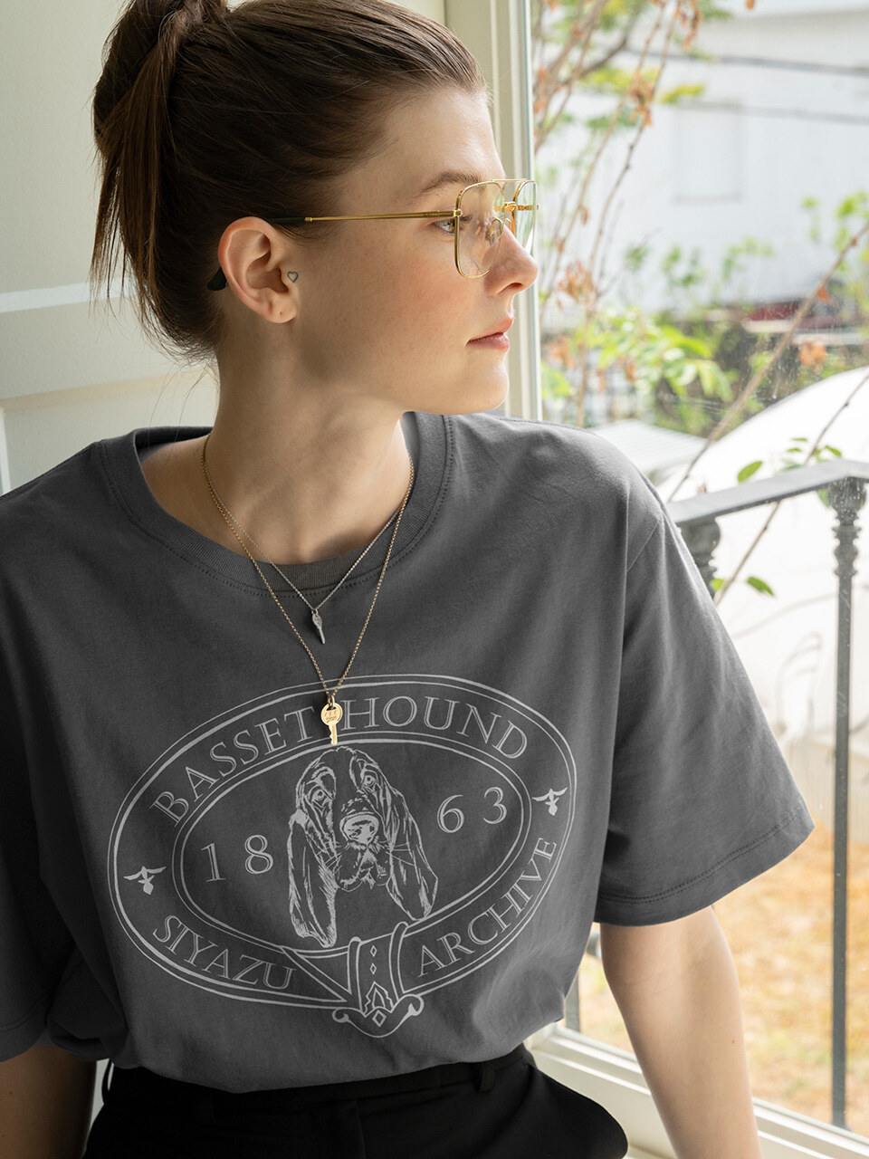 SITP5064 Basset Hound T-shirt_Charcoal