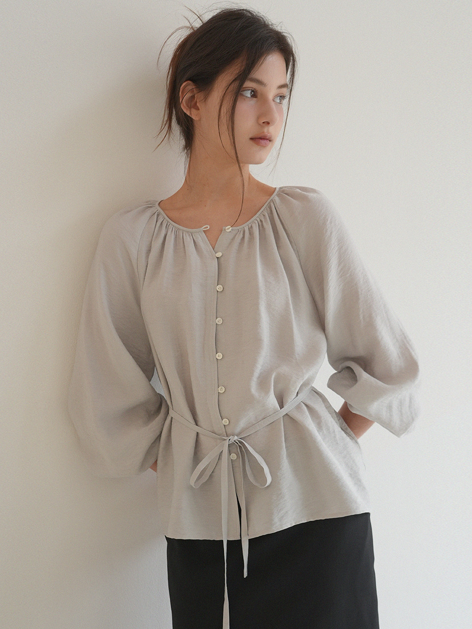 SABI SHIRRING BLOUSE Fog Blue