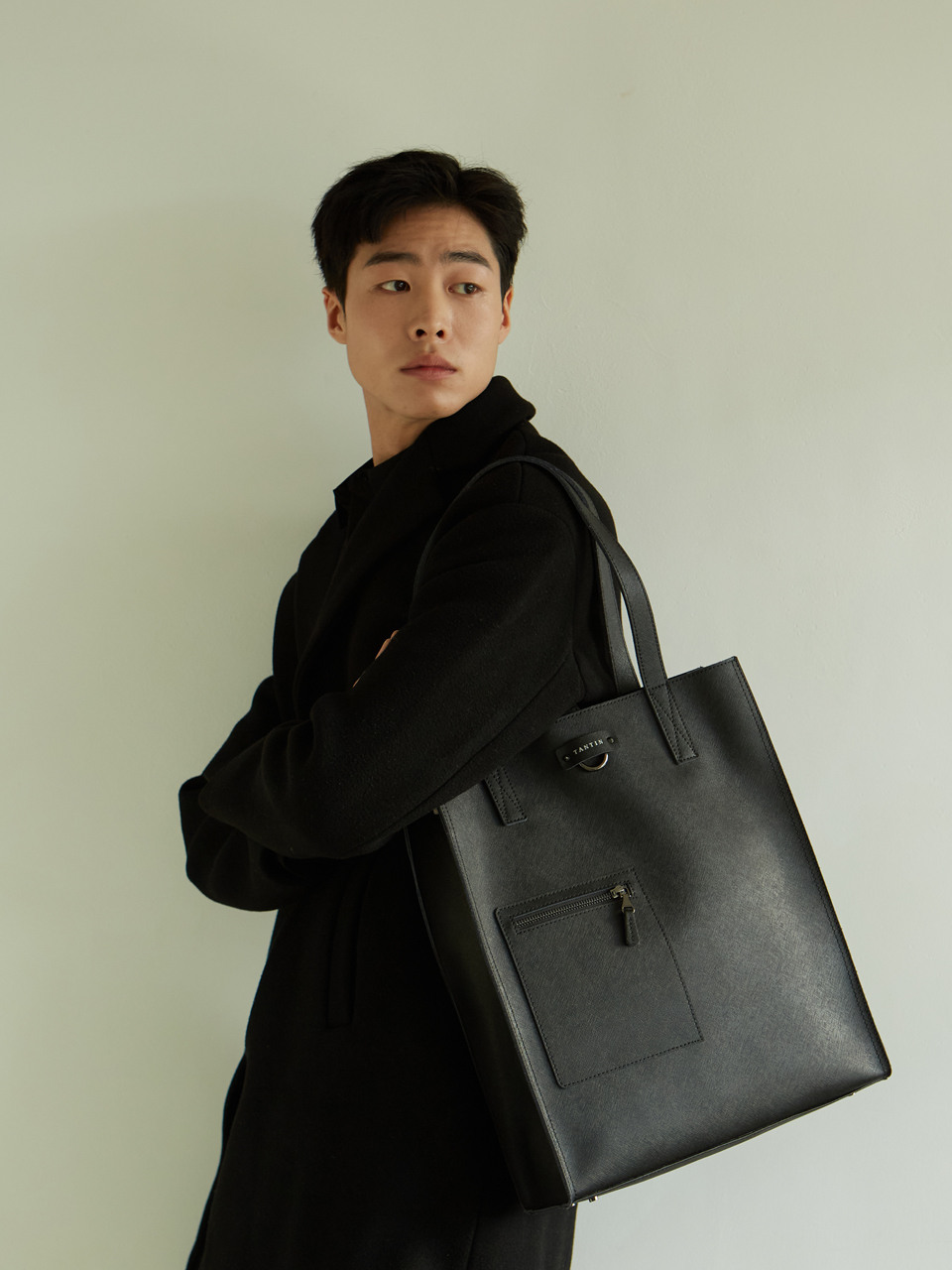 Кожаная сумка на плечо Urban T21406 Saffiano