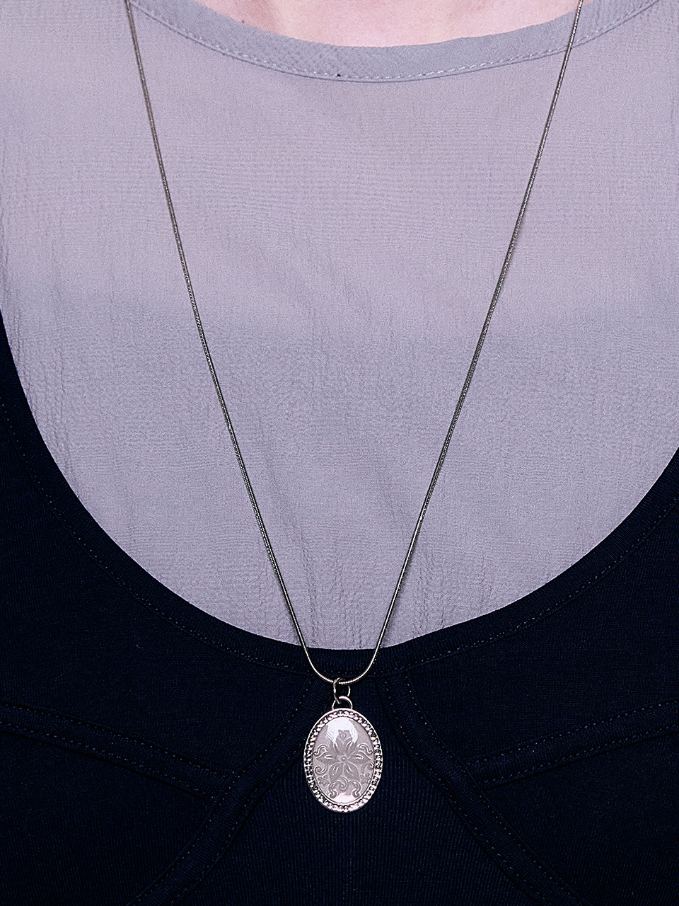 arcane necklace-grey