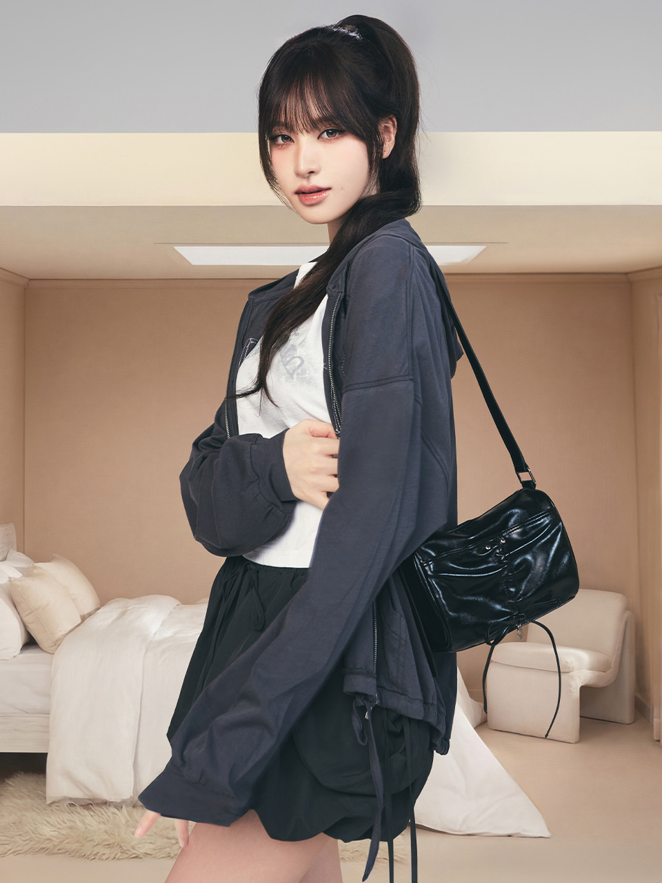 FRONT SHIRRING RIBBON MINI BAG IN BLACK