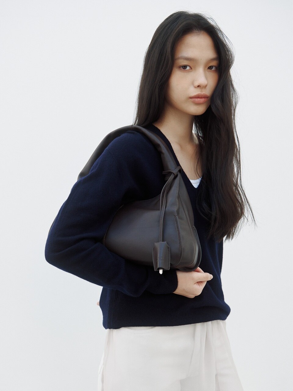 PILLOW HOBO BAG (ORGAN BROWN)