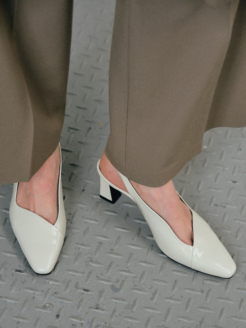 1976 Eva Slingback Heel