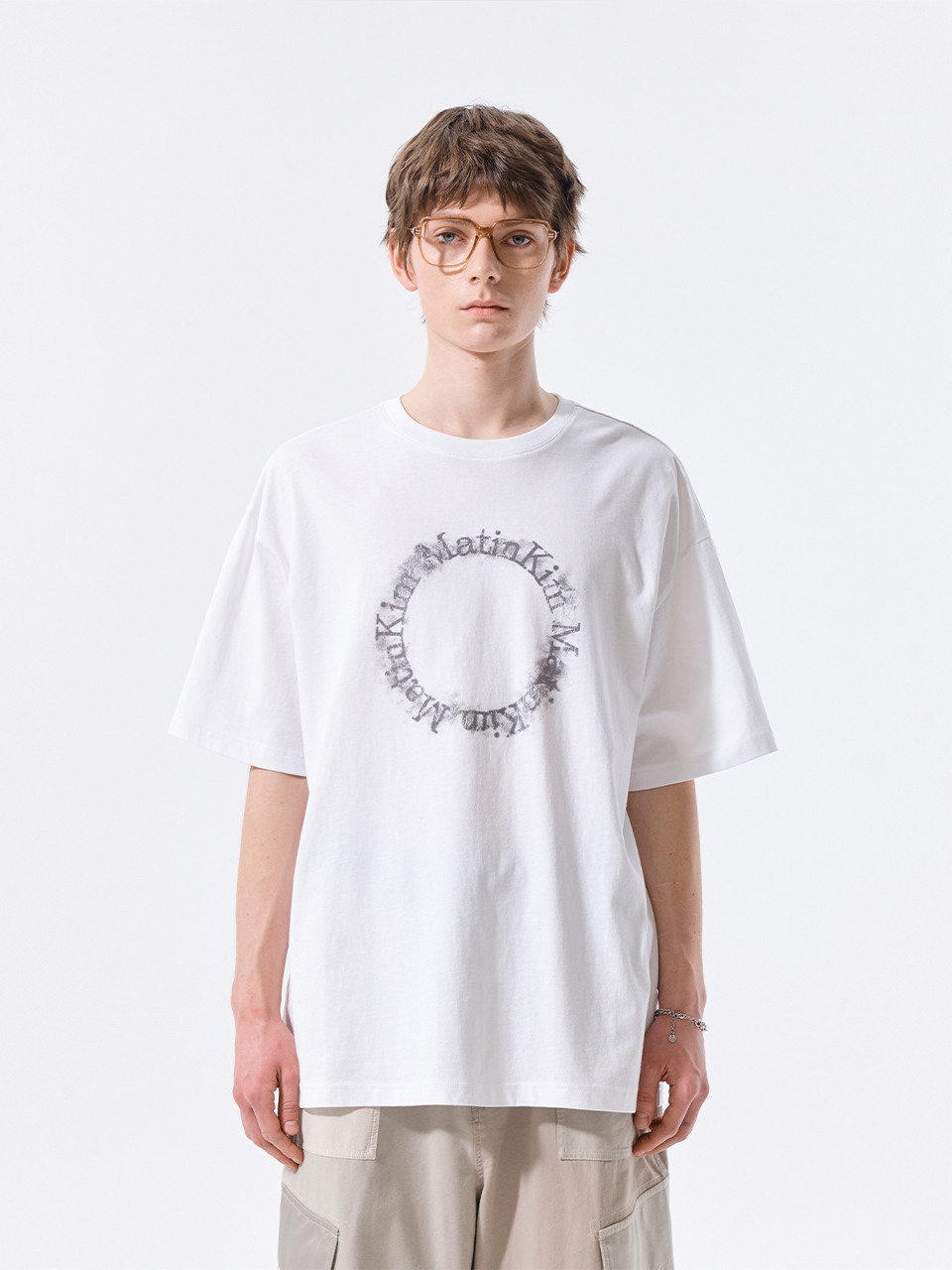 MATIN KIM CIRCLE LOGO TOP FOR MEN IN WHITE