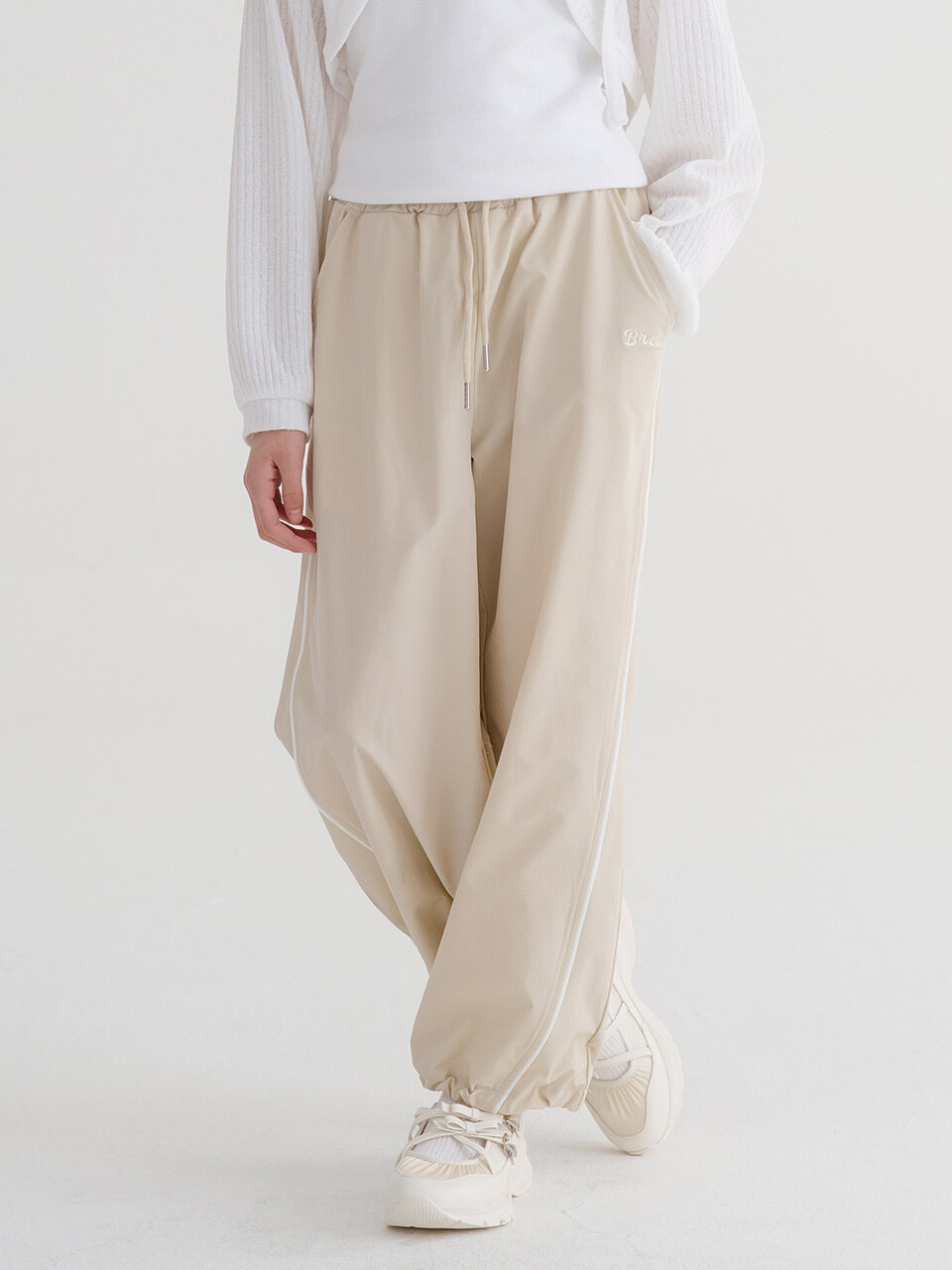 Эластичные брюки с кантом Airy