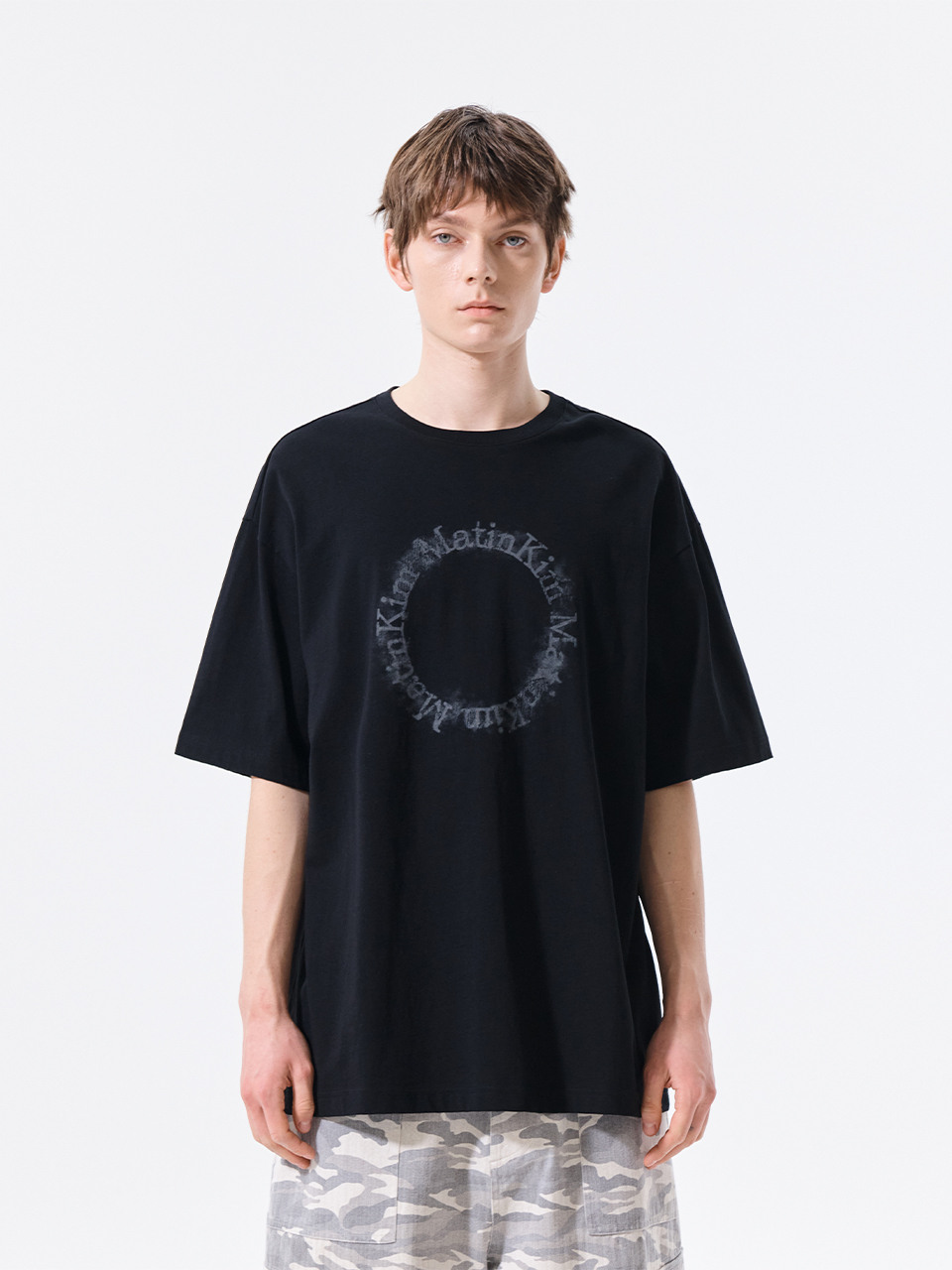 MATIN KIM CIRCLE LOGO TOP FOR MEN IN BLACK