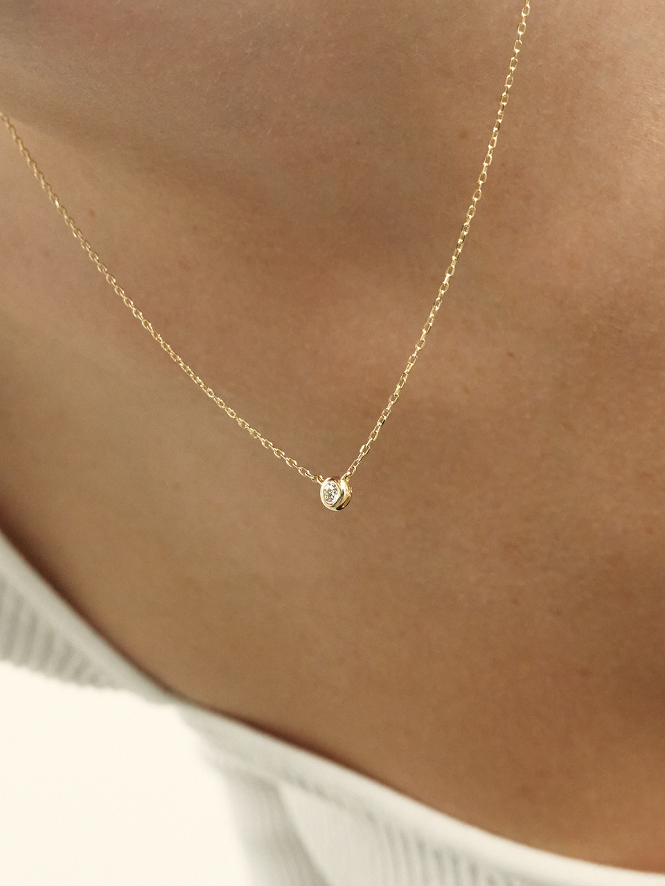 Колье-безель с бриллиантом из золота 14k #LCN02