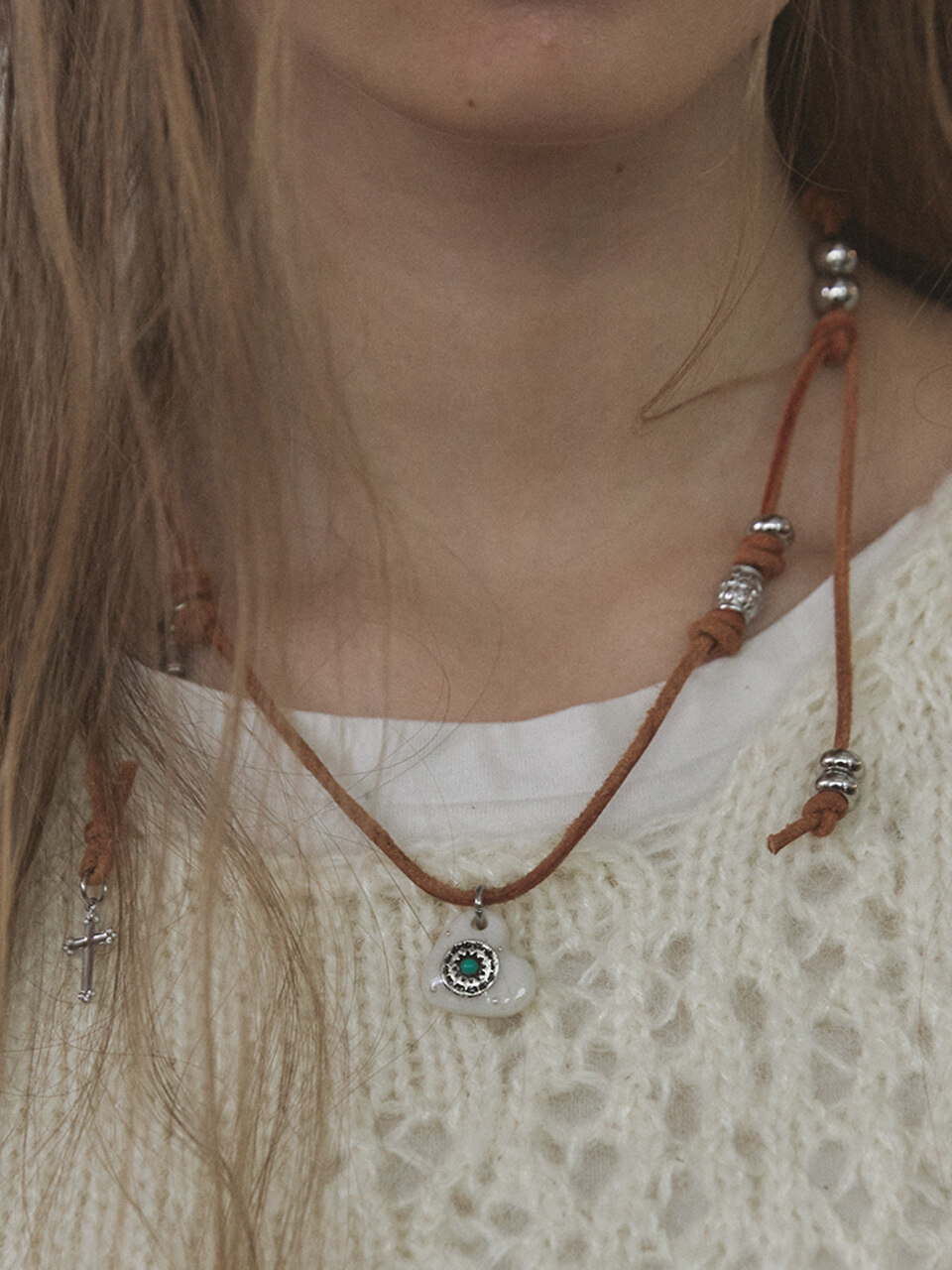totem leather necklace-white