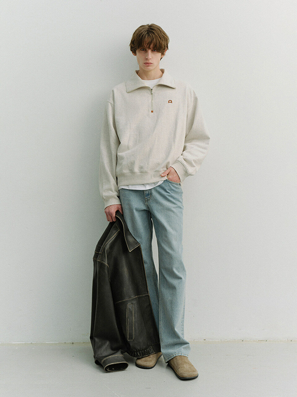 UNISEX LEATHER LOGO HALF ZIP-UP SWEATSHIRT OATMEAL MELANGE_M_UDTS6A107I1